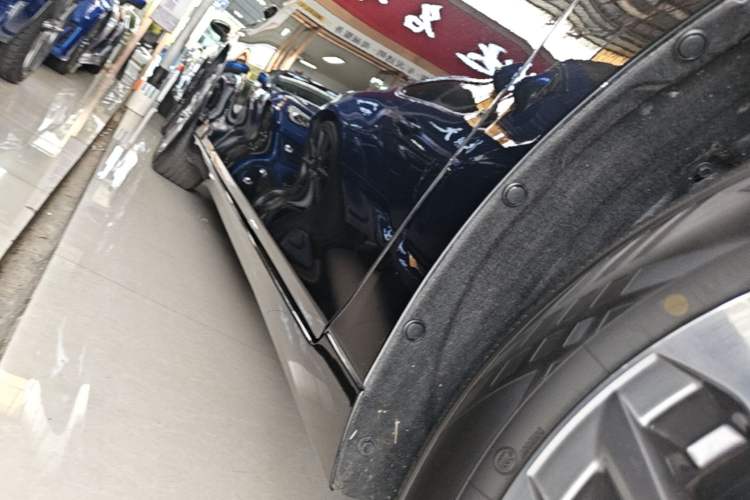 Used Lexus ES 2025 200 Premium Edition Right Side Sill
