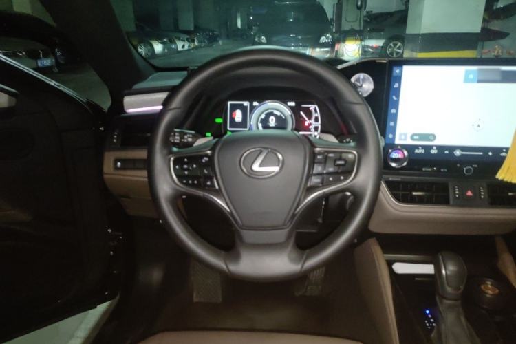 Used Lexus ES 2025 300h Deluxe Edition Steering Wheel
