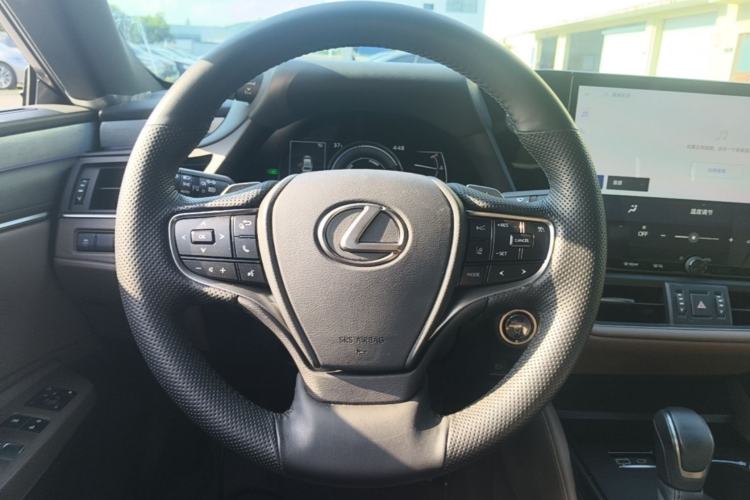 Used Lexus ES 2025 300h Deluxe Edition Steering Wheel