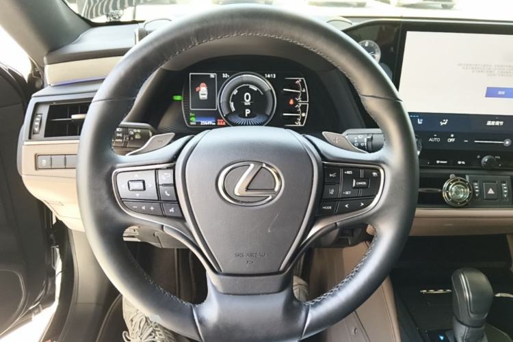 Used Lexus ES 2025 300h Deluxe Edition Steering Wheel
