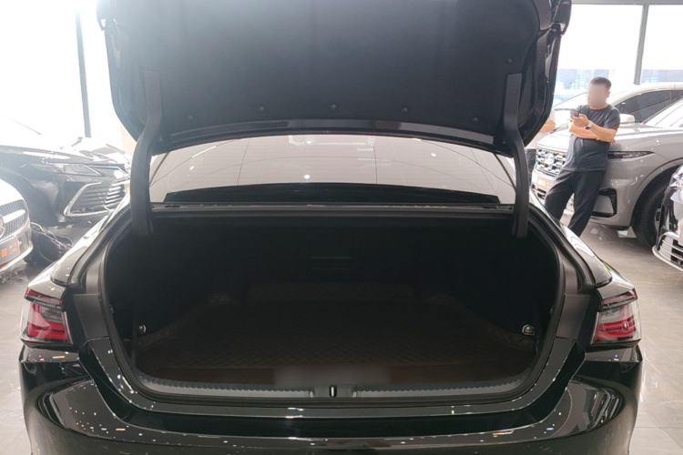 Used Lexus ES 2025 200 Premium Edition Trunk
