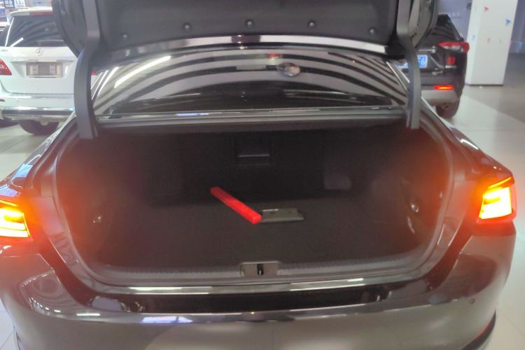 Used Lexus ES 2025 200 Premium Edition Trunk