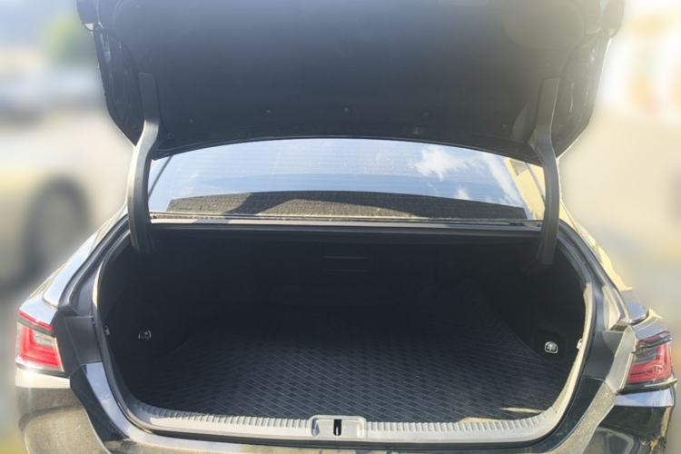Used Lexus ES 2025 300h Deluxe Edition Trunk