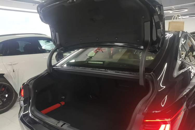 Used Lexus ES 2025 200 Premium Edition Trunk