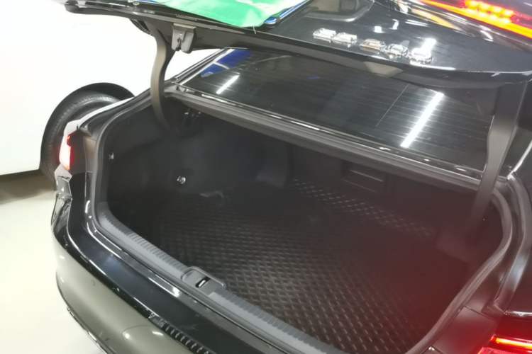 Used Lexus ES 2025 200 Premium Edition Trunk