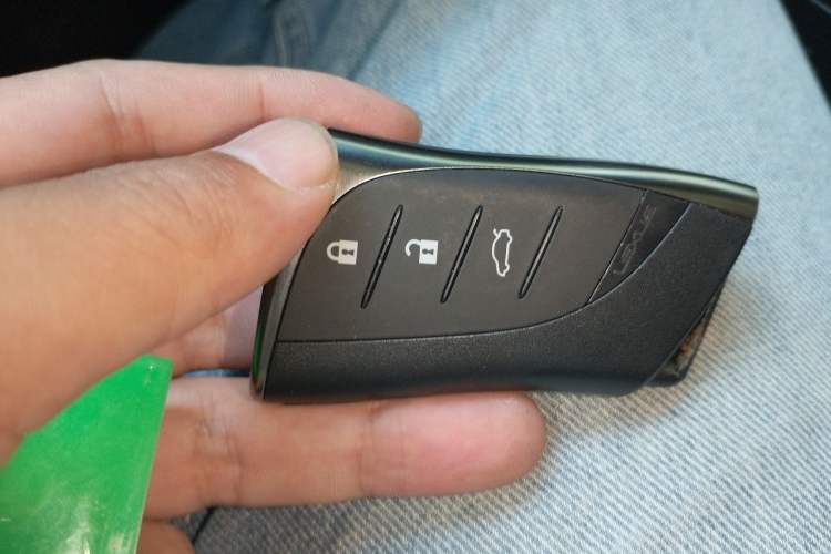Used Lexus ES 2025 200 Premium Edition Vehicle Key