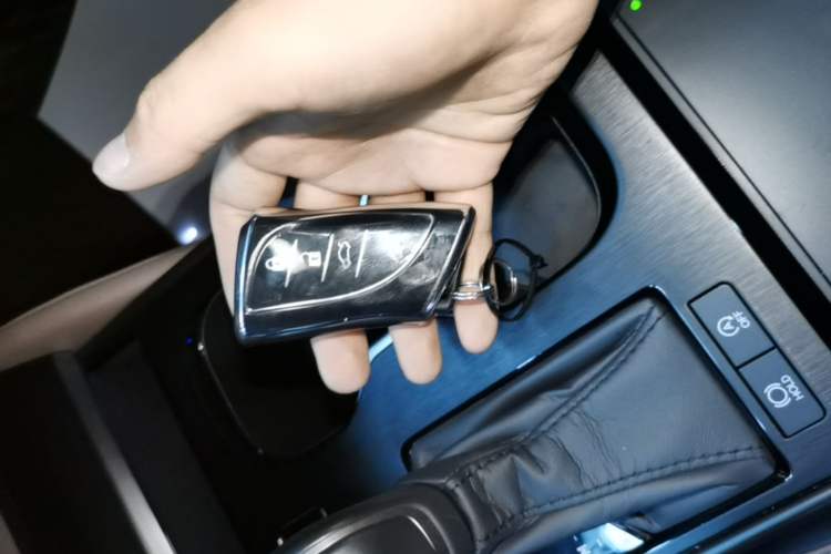Used Lexus ES 2025 200 Premium Edition Vehicle Key