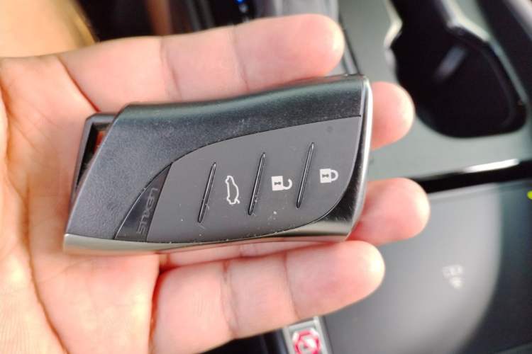 Used Lexus ES 2025 200 Premium Edition Vehicle Key
