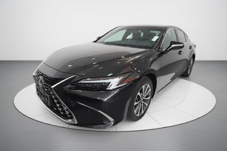 Lexus ES 2025 300h Deluxe Edition