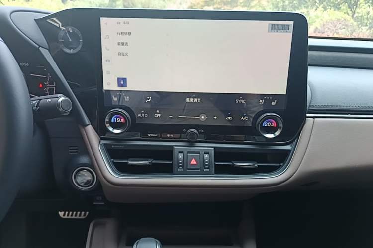 Used Lexus ES 2025 300h Deluxe Edition Audio And AC Panel