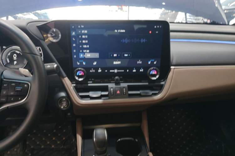 Used Lexus ES 2025 300h Deluxe Edition Audio And AC Panel
