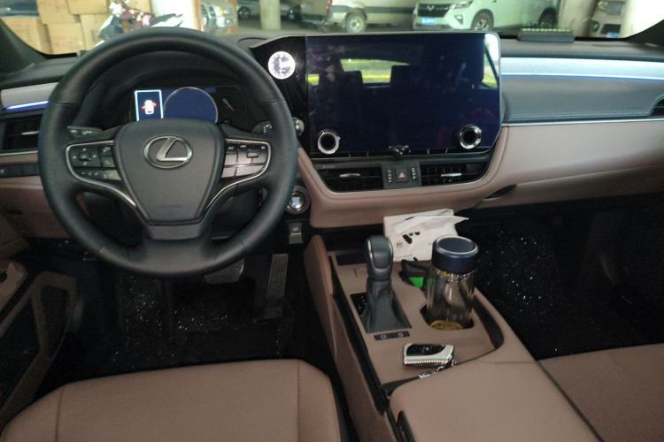 Used Lexus ES 2025 200 Premium Edition Center Console