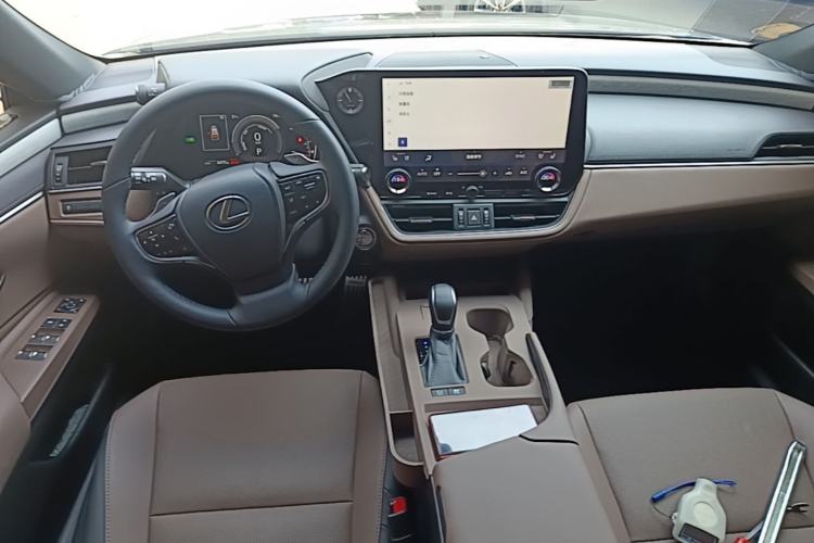 Used Lexus ES 2025 300h Deluxe Edition Center Console