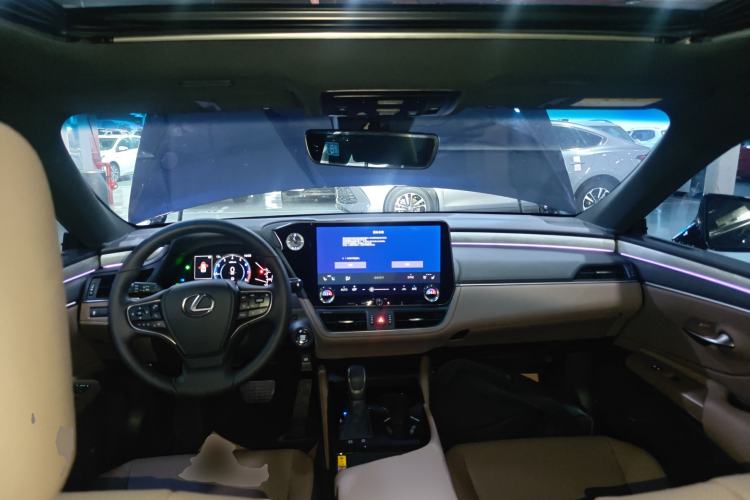 Used Lexus ES 2025 200 Premium Edition Center Console
