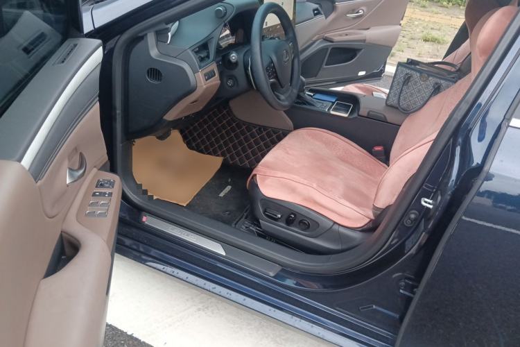 Used Lexus ES 2025 300h Deluxe Edition Driver Seat