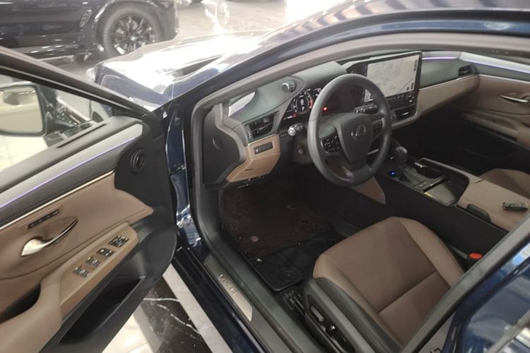 Used Lexus ES 2025 200 Premium Edition Driver Seat