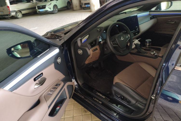 Used Lexus ES 2025 200 Premium Edition Driver Seat