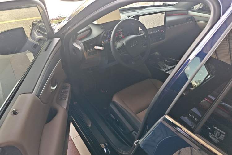 Used Lexus ES 2025 200 Premium Edition Driver Seat