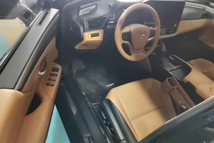 Used Lexus ES 2025 200 Premium Edition Driver Seat