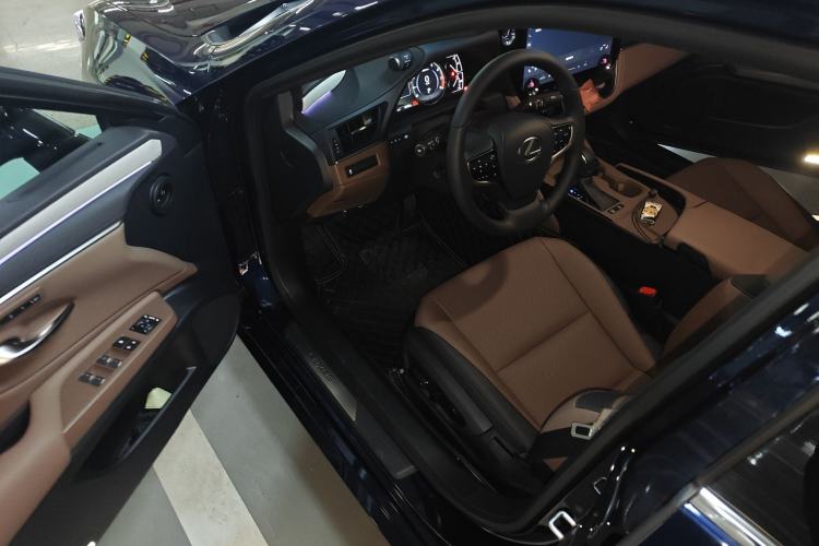 Used Lexus ES 2025 200 Premium Edition Driver Seat