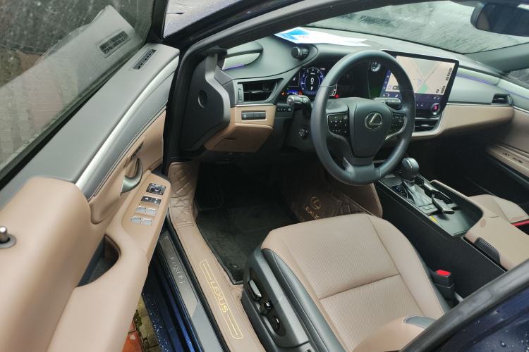 Used Lexus ES 2025 200 Premium Edition Driver Seat