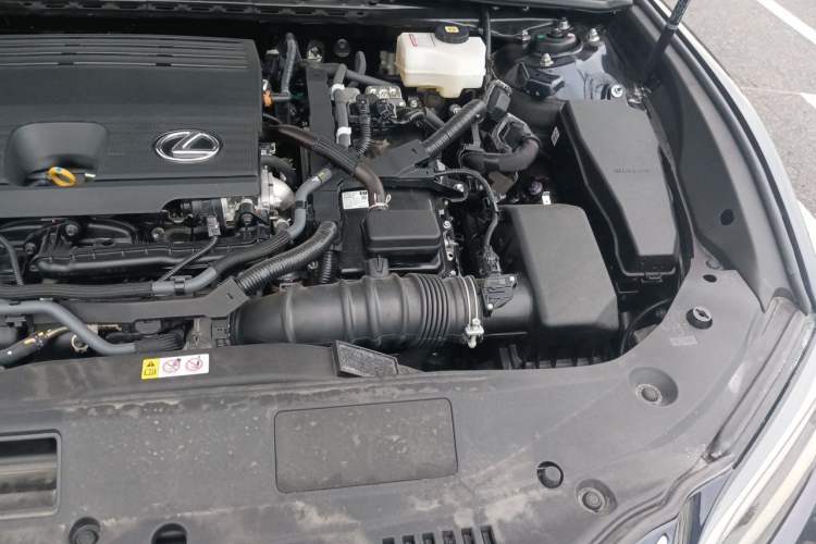 Used Lexus ES 2025 300h Deluxe Edition Engine Bay Left