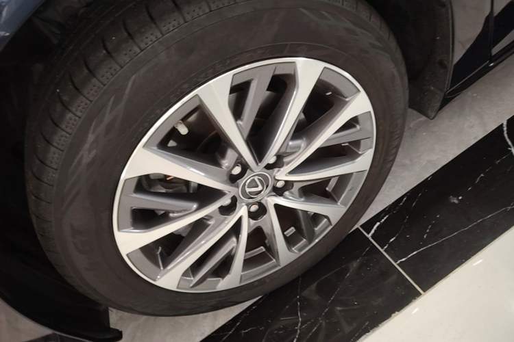 Used Lexus ES 2025 200 Premium Edition Exterior 4