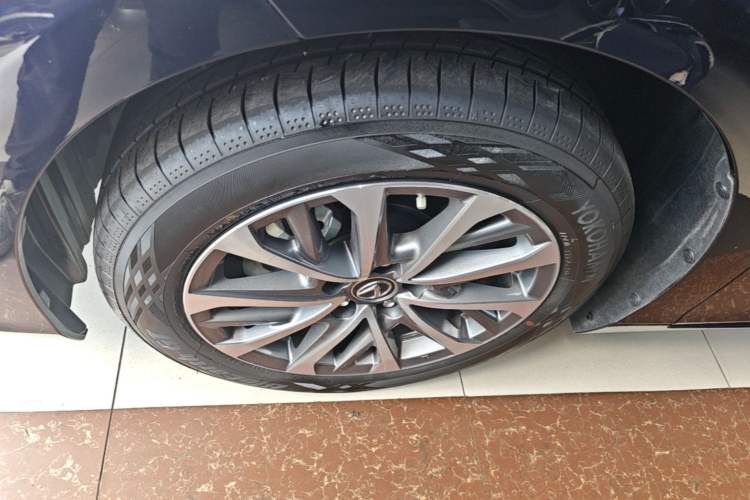 Used Lexus ES 2025 200 Premium Edition Exterior 4