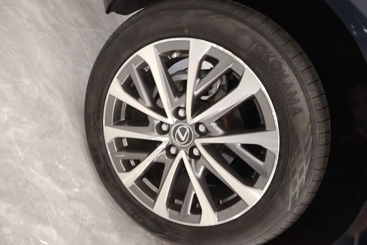 Used Lexus ES 2025 200 Premium Edition Exterior 5