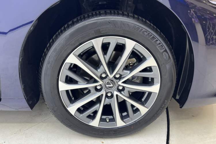 Used Lexus ES 2025 200 Premium Edition Exterior 5
