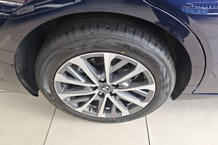 Used Lexus ES 2025 200 Premium Edition Exterior 5