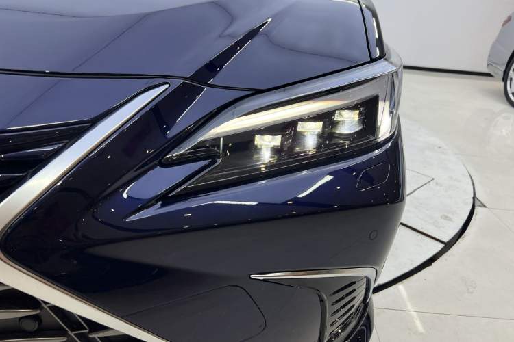 Used Lexus ES 2025 200 Premium Edition Exterior 6