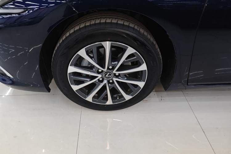 Used Lexus ES 2025 200 Premium Edition Exterior 7