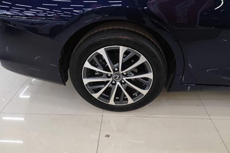 Used Lexus ES 2025 200 Premium Edition Exterior 8