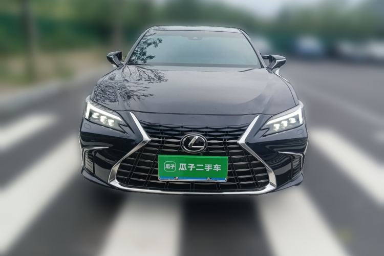 Used Lexus ES 2025 300h Deluxe Edition Front