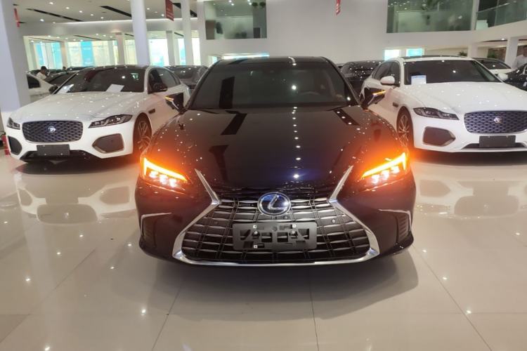 Used Lexus ES 2025 200 Premium Edition Front