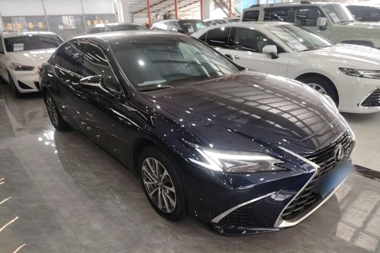 Used Lexus ES 2025 200 Premium Edition Front Right 45 Deg