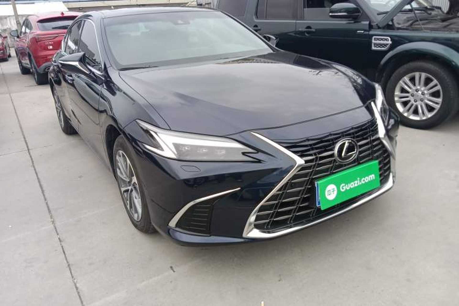 Used Lexus ES 2025 200 Premium Edition Front Right 45 Deg