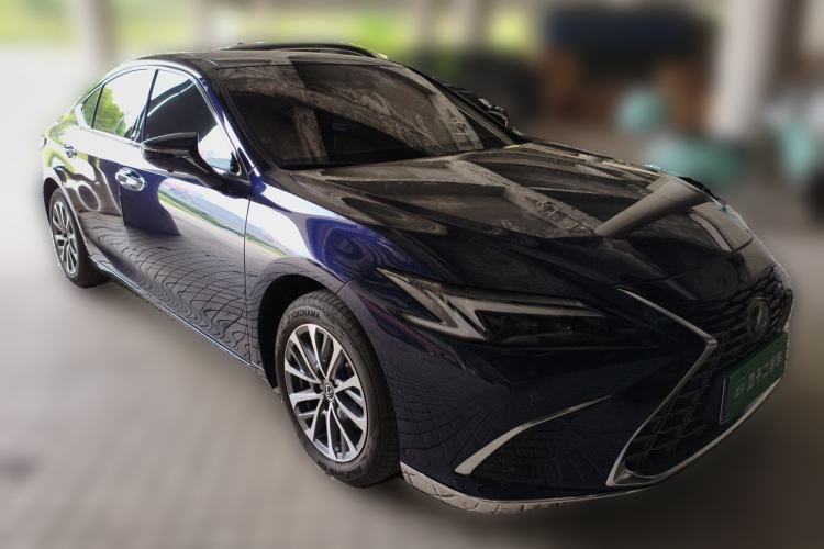 Used Lexus ES 2025 200 Premium Edition Front Right 45 Deg
