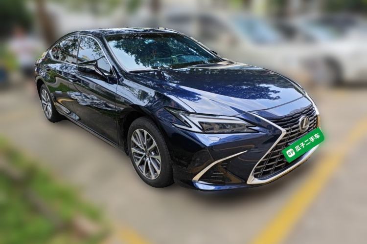 Used Lexus ES 2025 200 Premium Edition Front Right 45 Deg
