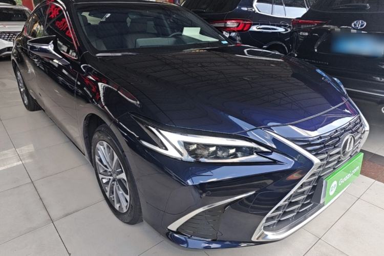 Used Lexus ES 2025 200 Premium Edition Front Right 45 Deg