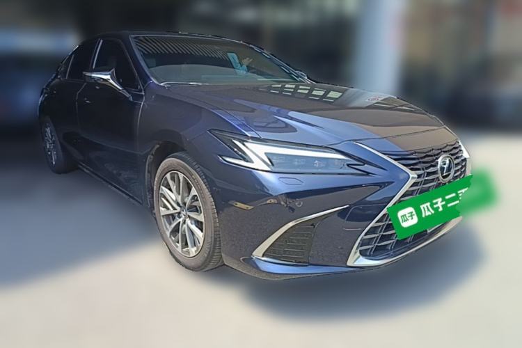 Used Lexus ES 2025 300h Deluxe Edition Front Right 45 Deg
