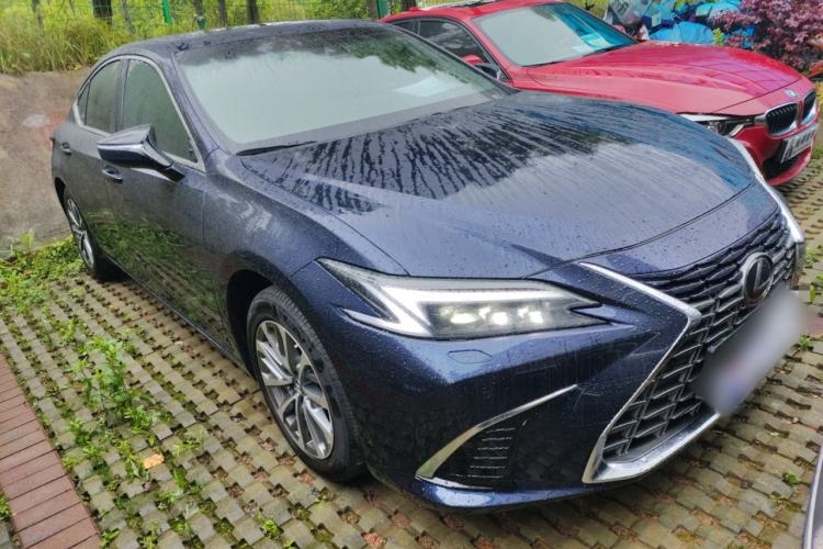 Used Lexus ES 2025 200 Premium Edition Front Right 45 Deg