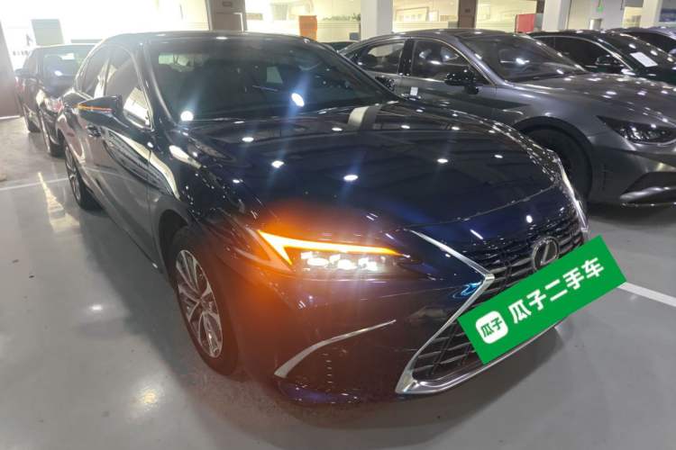 Used Lexus ES 2025 200 Premium Edition Front Right 45 Deg
