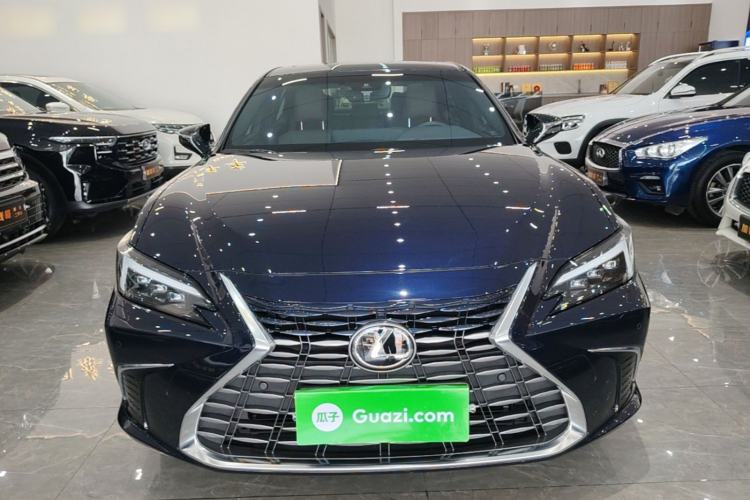 Used Lexus ES 2025 300h Deluxe Edition Front
