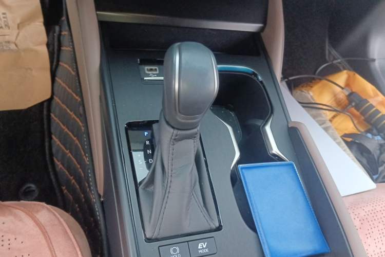 Used Lexus ES 2025 300h Deluxe Edition Gear Lever
