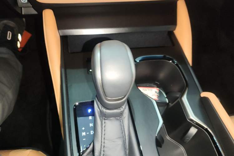 Used Lexus ES 2025 200 Premium Edition Gear Lever