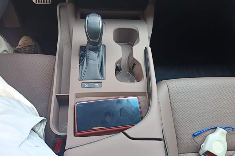Used Lexus ES 2025 300h Deluxe Edition Gear Lever