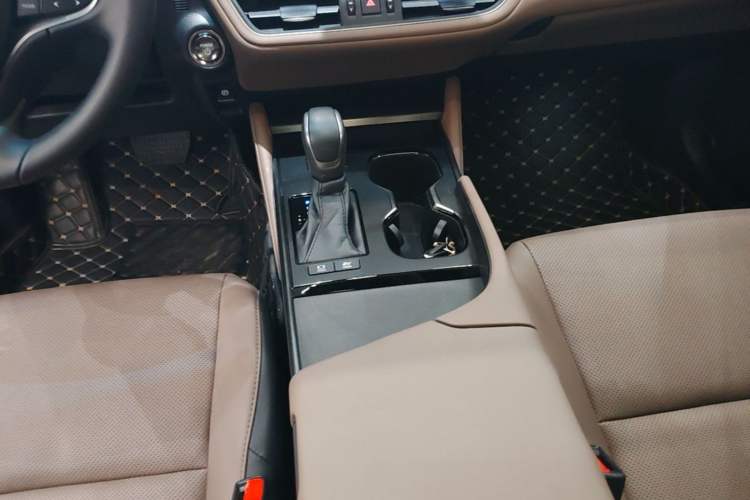 Used Lexus ES 2025 300h Deluxe Edition Gear Lever