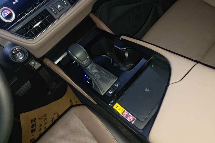 Used Lexus ES 2025 200 Premium Edition Gear Lever